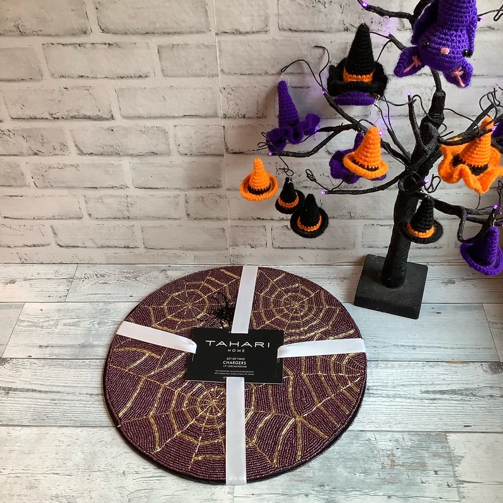 TAHARI 2pk 15in Beaded Spider Web Halloween Placemats